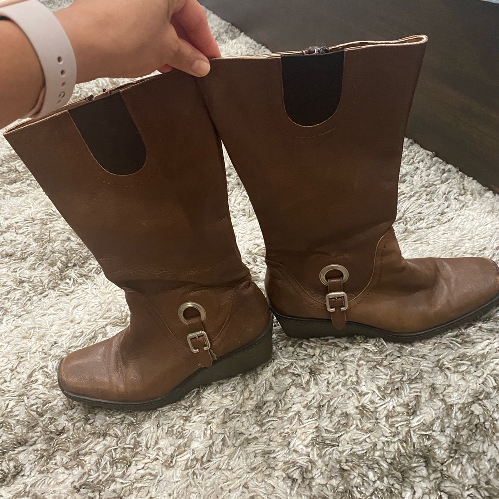 Brown boots